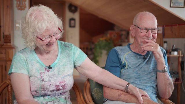 Portrait von Ehepaar Speer. Beim Klick auf das Bild startet der Patientenfilm Demenz.
